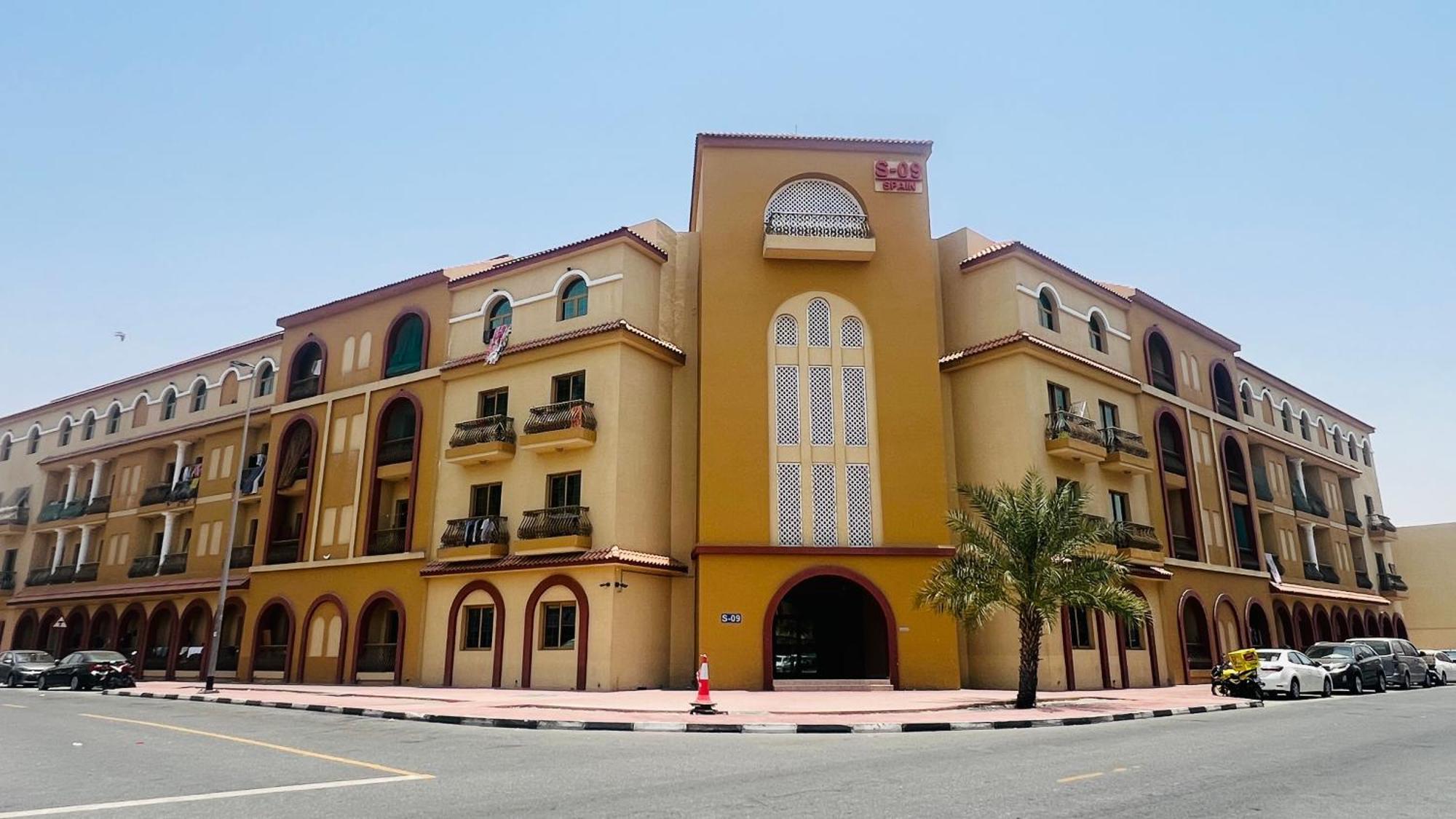 Spacious Furnished With Balcony Spain Cluster International شقة *