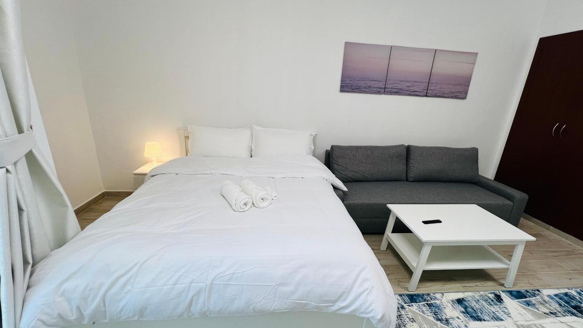 Spacious Furnished With Balcony Spain Cluster International شقة دبي