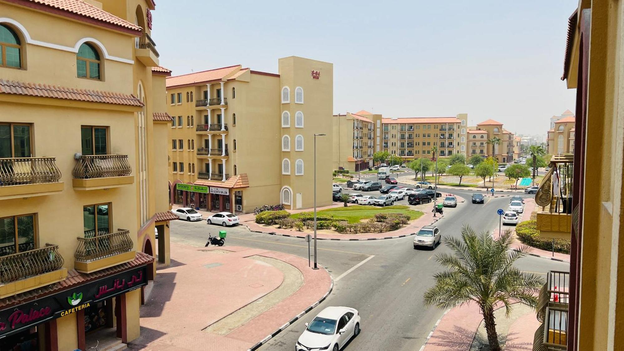 Spacious Furnished With Balcony Spain Cluster International شقة دبي